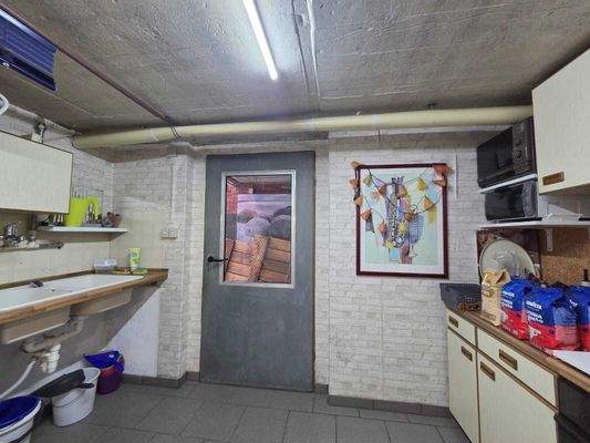 Waschen / Ausgang Keller