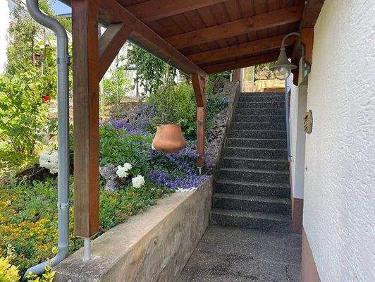 Auf dem Weg ins Haus