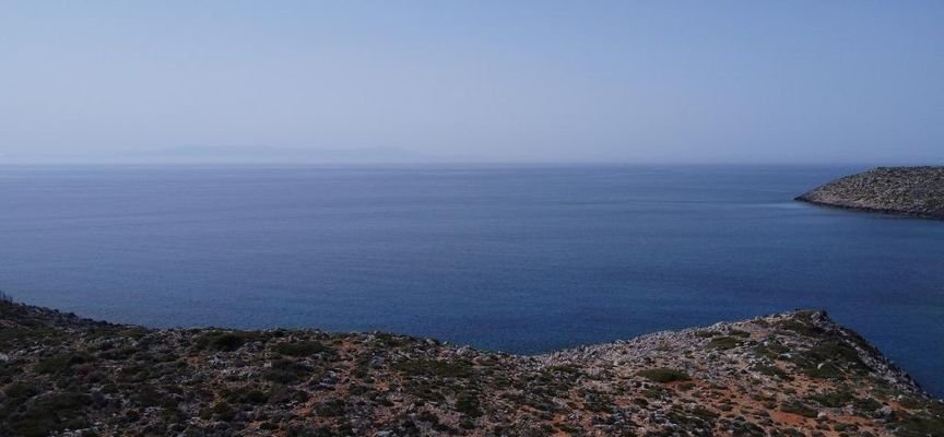 Kreta, Tersanas Chania: Grosses Grundstück, direkt am Meer mit spektakulärer Aussicht zu verkaufen