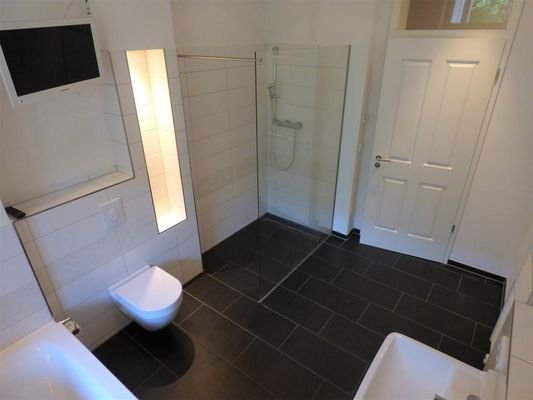 Bad (Referenzbild, baugleiche Wohnung)