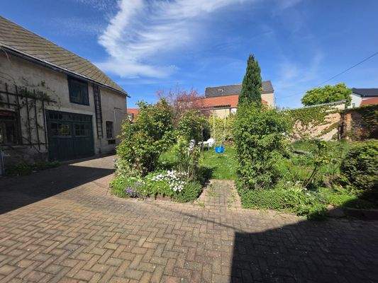 Sitzgelegenheit im Hof