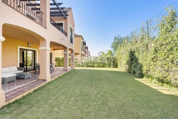 Golf Villas with Sea Views in Tranquil Area in Estepona