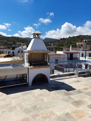 Kreta, Milatos: Schönes Haus mit zwei Wohnungen in der Ortsmitte zu verkaufen