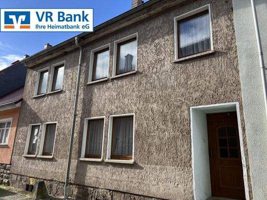 Vordere, straßenseitige Ansicht