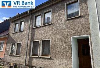 Vordere, straßenseitige Ansicht