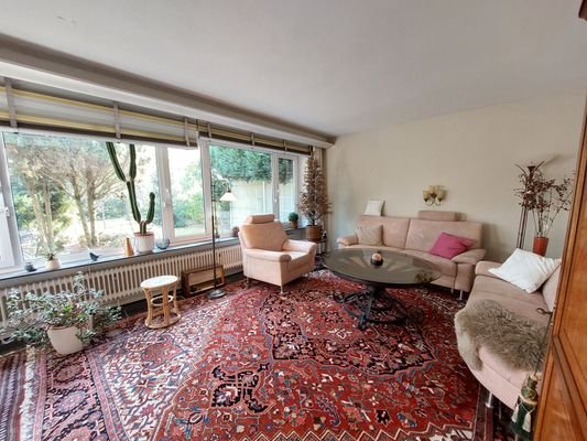 Wohnzimmer mit Blick in den Garten