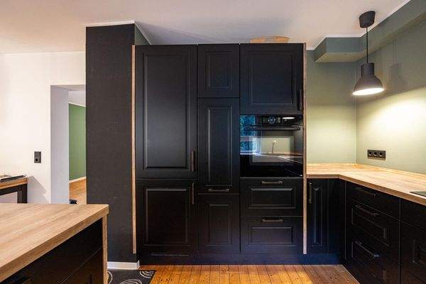 Küche mit moderner Einbauküche