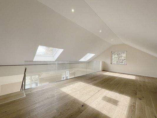 Sehr großzügiger heller Galeriebereich