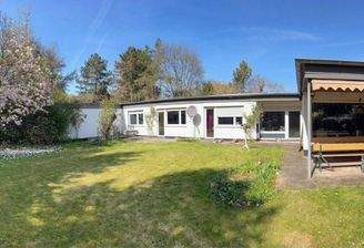 Blick vom Garten zum Haus