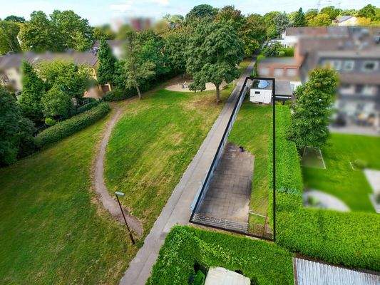 Flurstück mit Garage