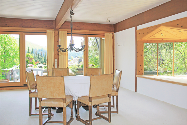 Essbereich mit Zugang zur Südterrasse