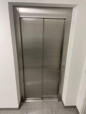 Aufzug - Edelstahl.JPG
