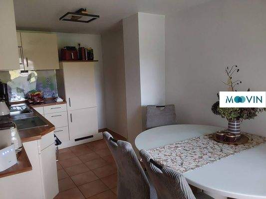 Ansicht IV: Wohn- und Esszimmer mit offenem Küchenbereich