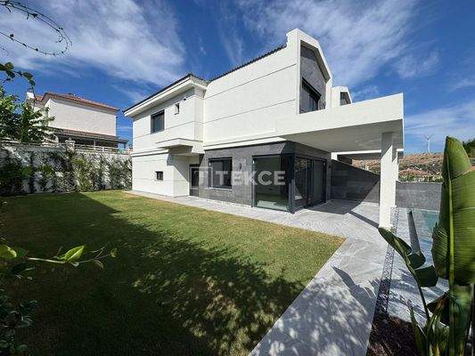 Semi-Detached Houses with Gardens and Pools in Çeşme Reisdere