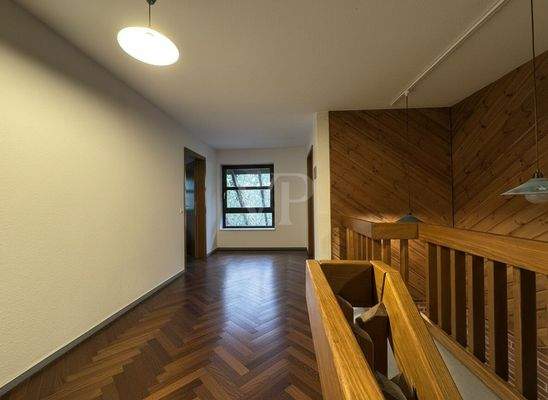 Treppe Flur 1OG KI-Bearbeitet