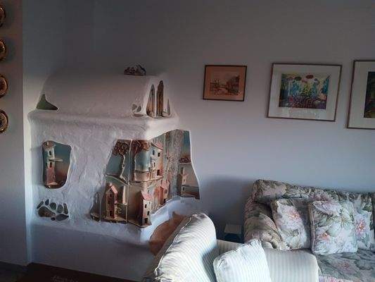 Kachelofen im Wohnzimmer