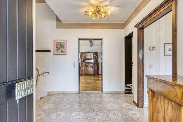 Der große und helle Eingansbereich