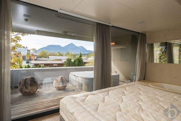 Master Bedroom mit Jacuzzi auf der Terrasse