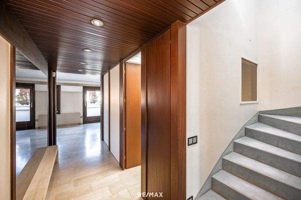 Vorzimmer | Aufgang ins Dachgeschoß