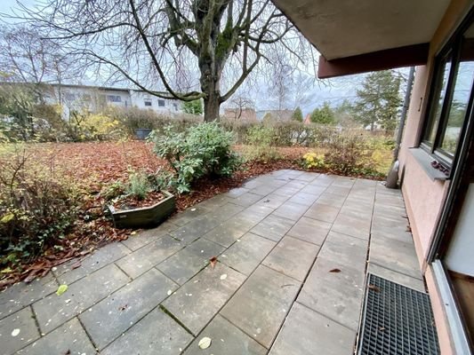 herrlich große Terrasse mit Blick ins Grüne