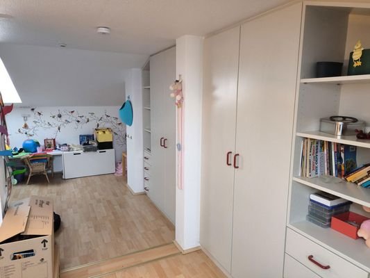 Dachgeschoss, 2 Einbauschränke