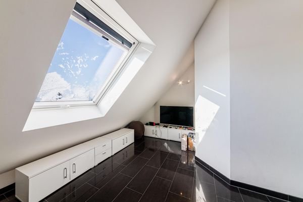 Durchgangszimmer DG