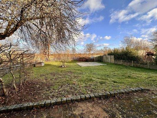 Grüner Ausblick auf die Felder