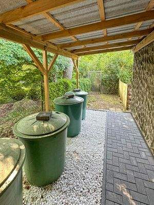 Unterstand neben dem Haus