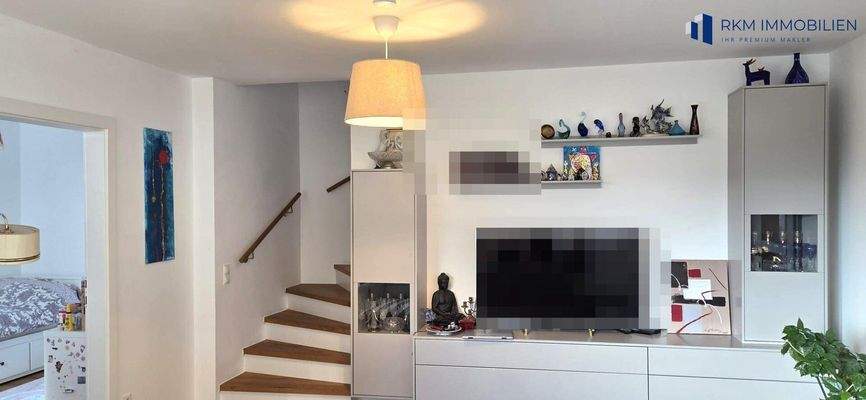 Wohnzimmer und Treppenaufgang