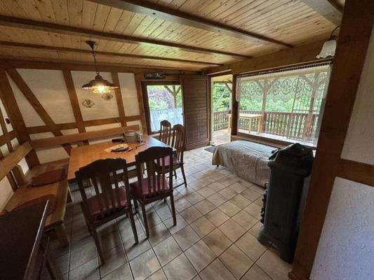 Wohn-Essbereich mit Blick auf Freisitz