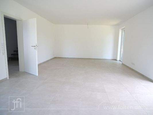 sehr großzügiges Wohn- und Esszimmer