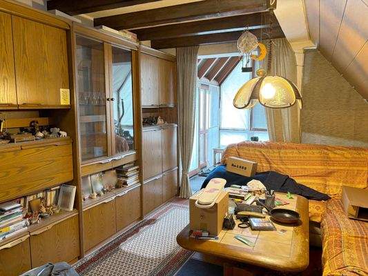 Wohnzimmer mit Zugang zum Wintergarten im DG