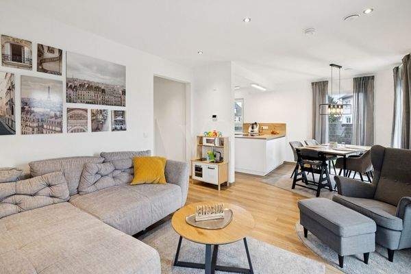 Wohn- und Essbereich mit offener Küche