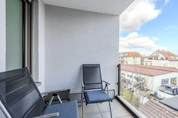 Ostbalkon mit gläserner Absturzsicherung