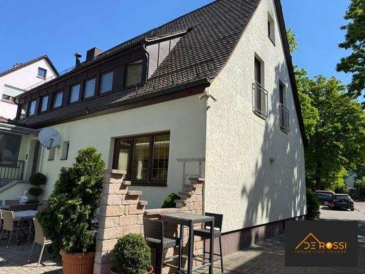 Eigang durch den Garten