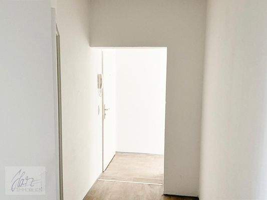 Flurbereich mit Blick Richtung Wohnungseingangstür