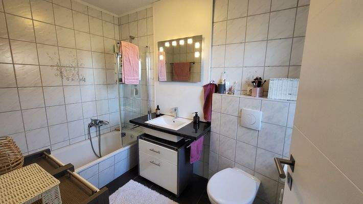 Badezimmer im EG.jpg