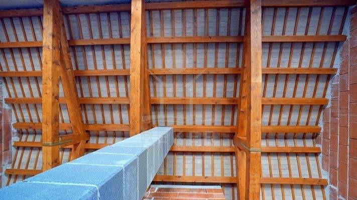 Dachstuhl mit Schornstein