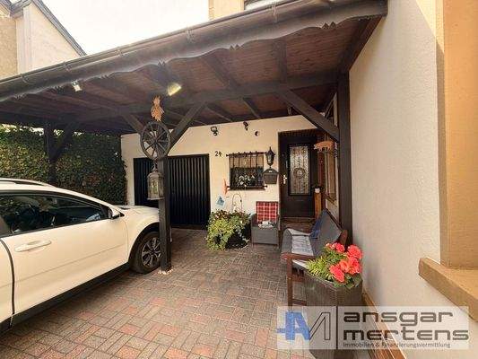 Hauseingang mit Garage