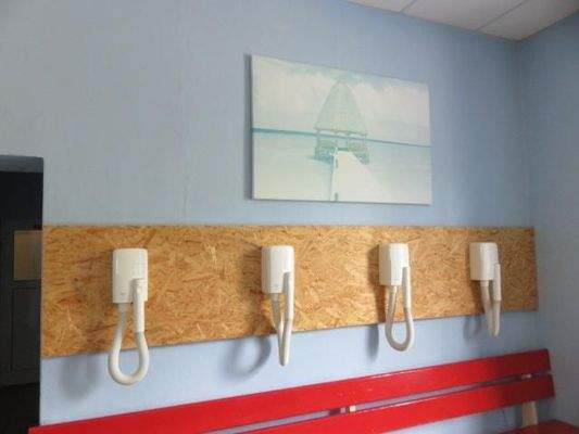 Umkleidebereich Schwimmhalle