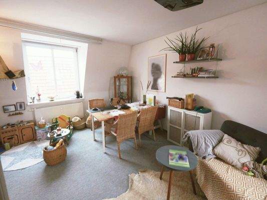 Wohnzimmer mit Platz für den Esstisch