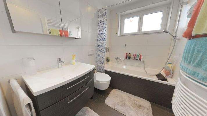 Badezimmer mit Wanne