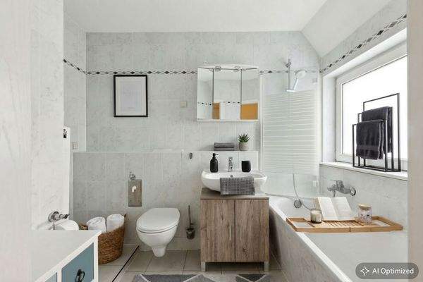 Bad mit Dusche und Badewanne