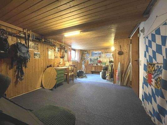 ausgebautes Büro im Keller