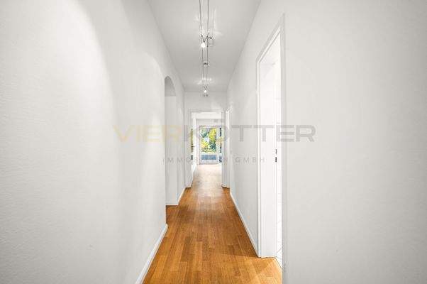 5. Flur zu den Schlafzimmern