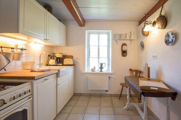 Die Küche im typischen Landhaus-Stil. 