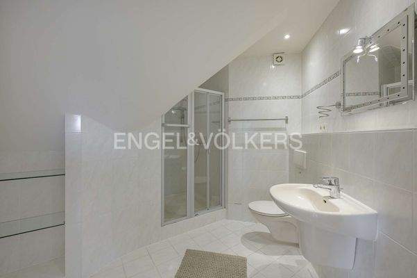Badezimmer im Obergeschoss/Einliegerwohnung