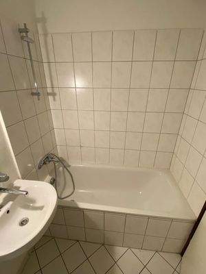 Badewanne mit Duschfunktion