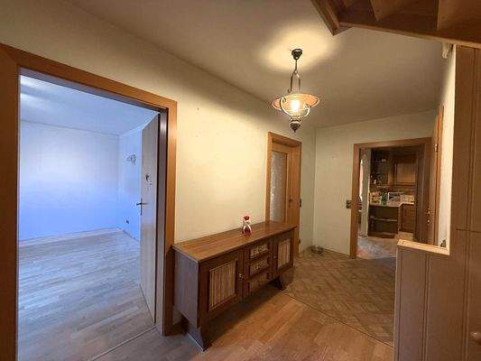 Flur / Schlafzimmer 1 von 3 im EG