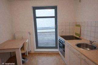 kleine Küche mit Zugang Terrasse